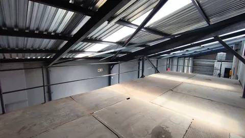 industrial-warehouse-To-Let -in-Benrose (10)